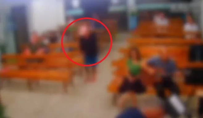 VÍDEO | Homem esfaqueado em bar invade igreja para pedir ajuda no ES