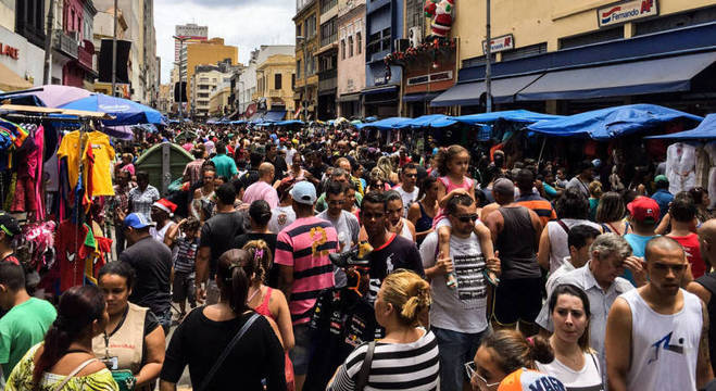 Natal: saiba como economizar nas compras de última hora