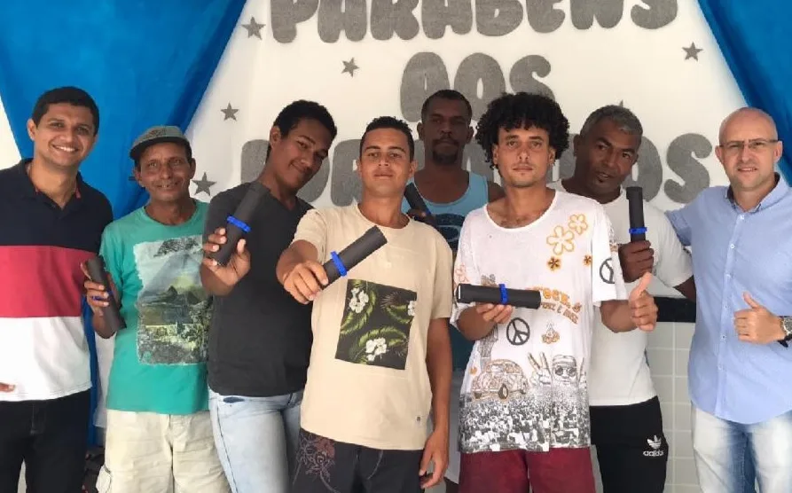 Turma com 12 pessoas em situação de rua concluem curso na Serra