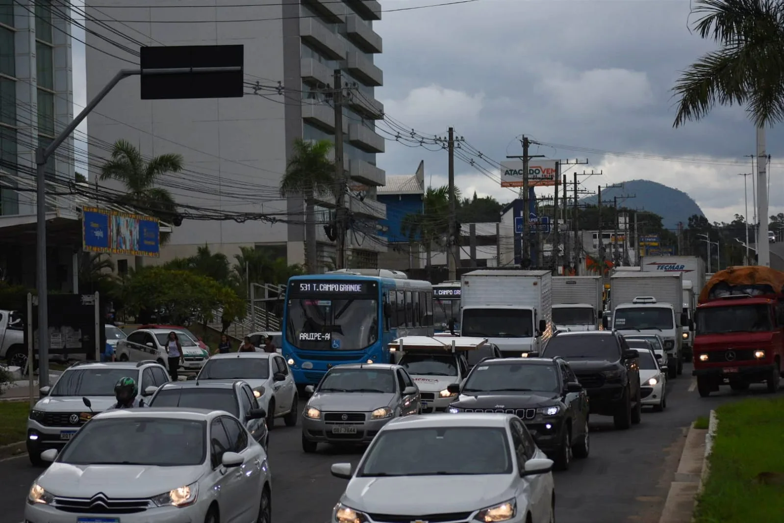 Deu nó: véspera de feriado deixa trânsito congestionado em Vitória