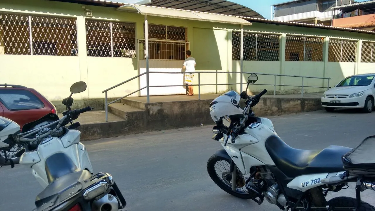 Para fugir de atiradores, homem baleado causa pânico e correria em escola de Cachoeiro