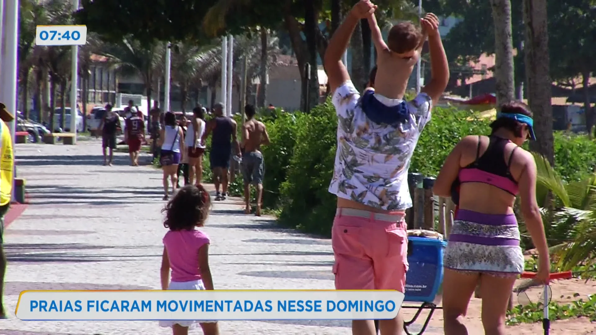 Praias ficam movimentadas no domingo