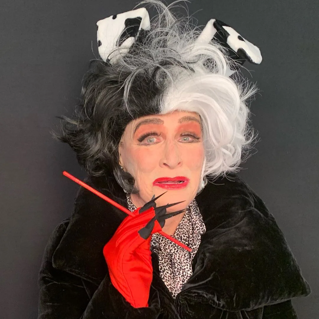 Glenn Close se veste como Cruella 24 anos após '101 Dálmatas'