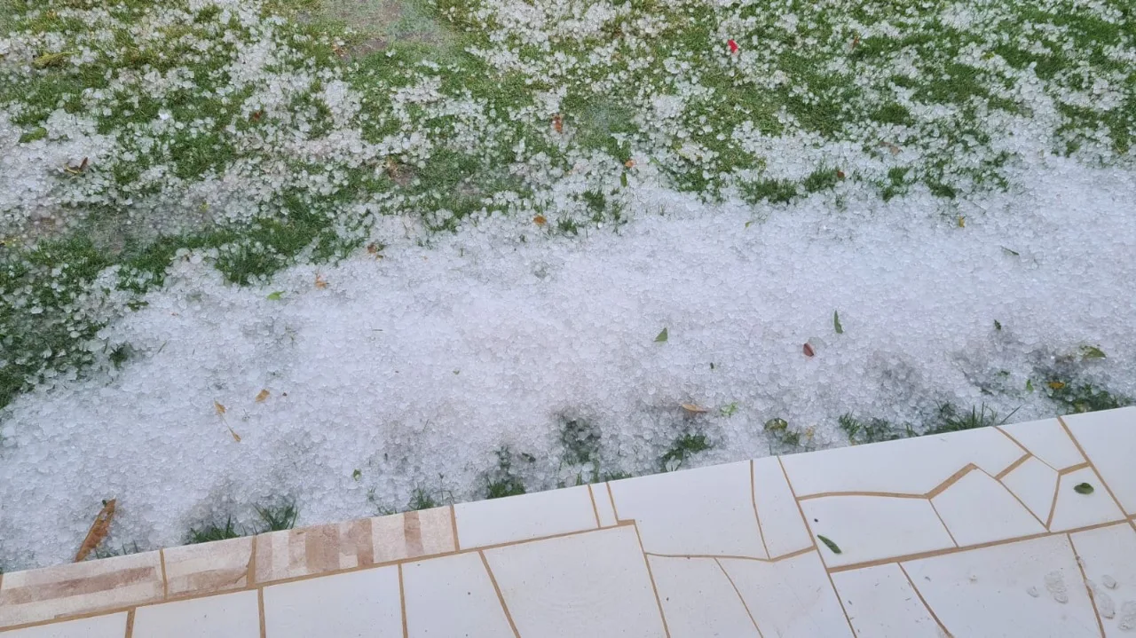 VÍDEOS | Chuva de granizo atinge cidades do interior do ES