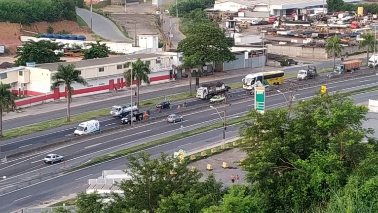 Pedestre morre depois de ser atropelado por caminhão na BR-262, em Viana