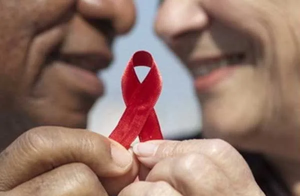 Dia do Idoso alerta para o aumento dos casos de HIV na terceira idade