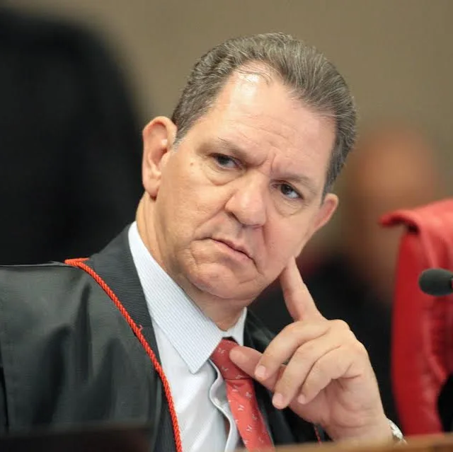 Ministro pede vistas de um dos processos envolvendo planos econômicos