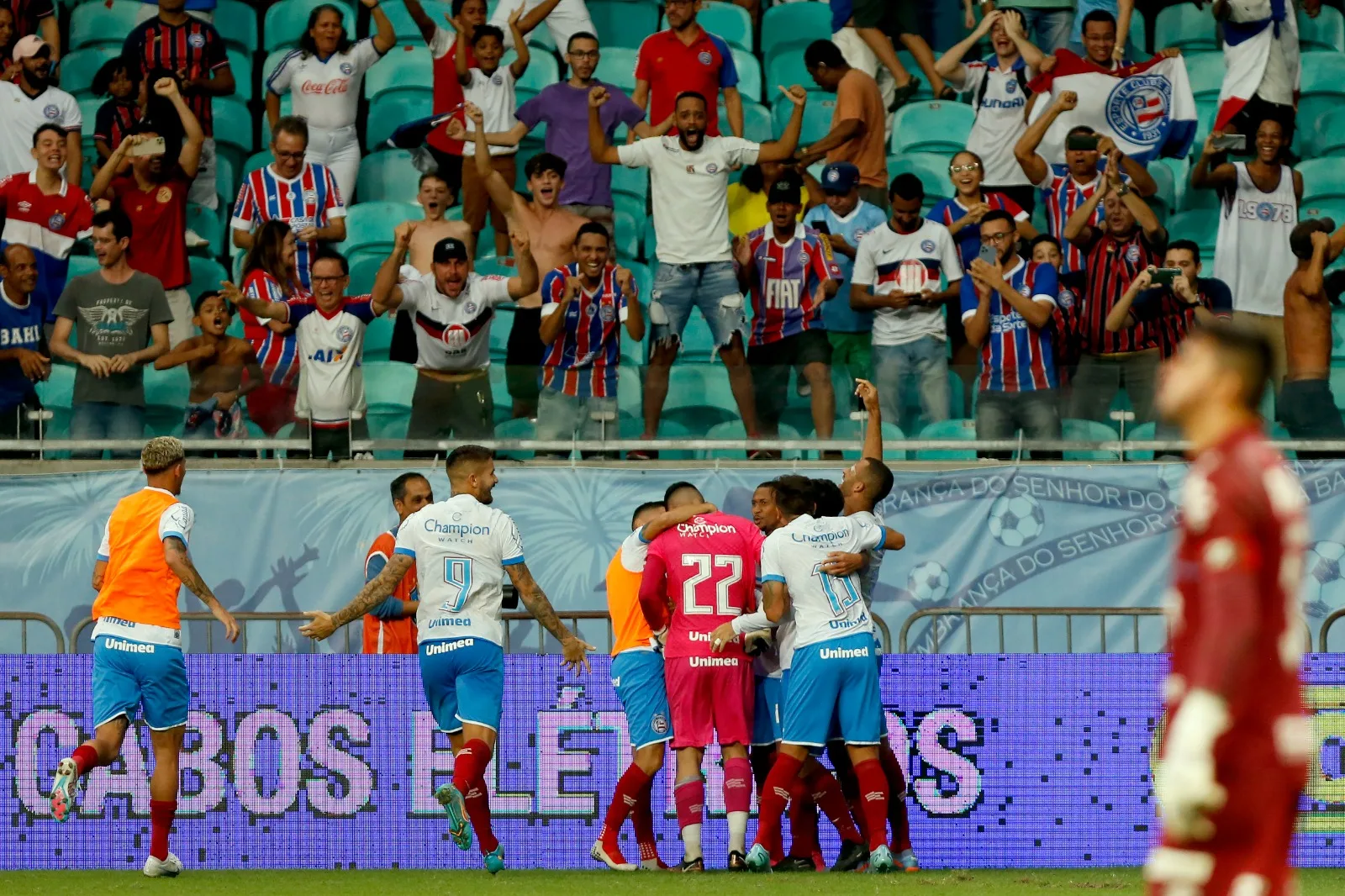 Mezenga faz no fim e leva decisão aos pênaltis, mas Santos cai para o Bahia na Copa do Brasil