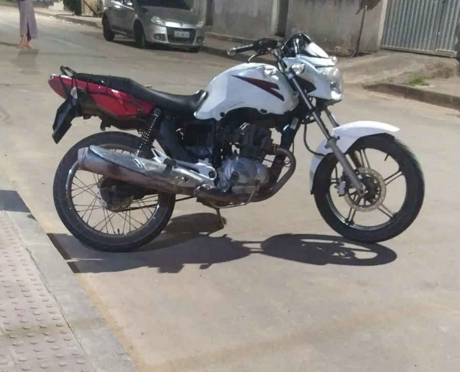 VÍDEO | Ladrão leva 10 segundos para furtar moto durante o dia em Cariacica