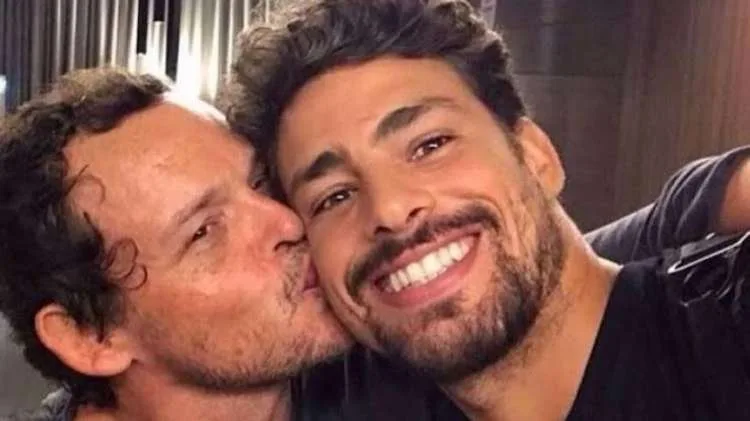 Cauã Reymond faz cena de sexo com Matheus Nachtergaele e elogia: 'Ele tem pegada'