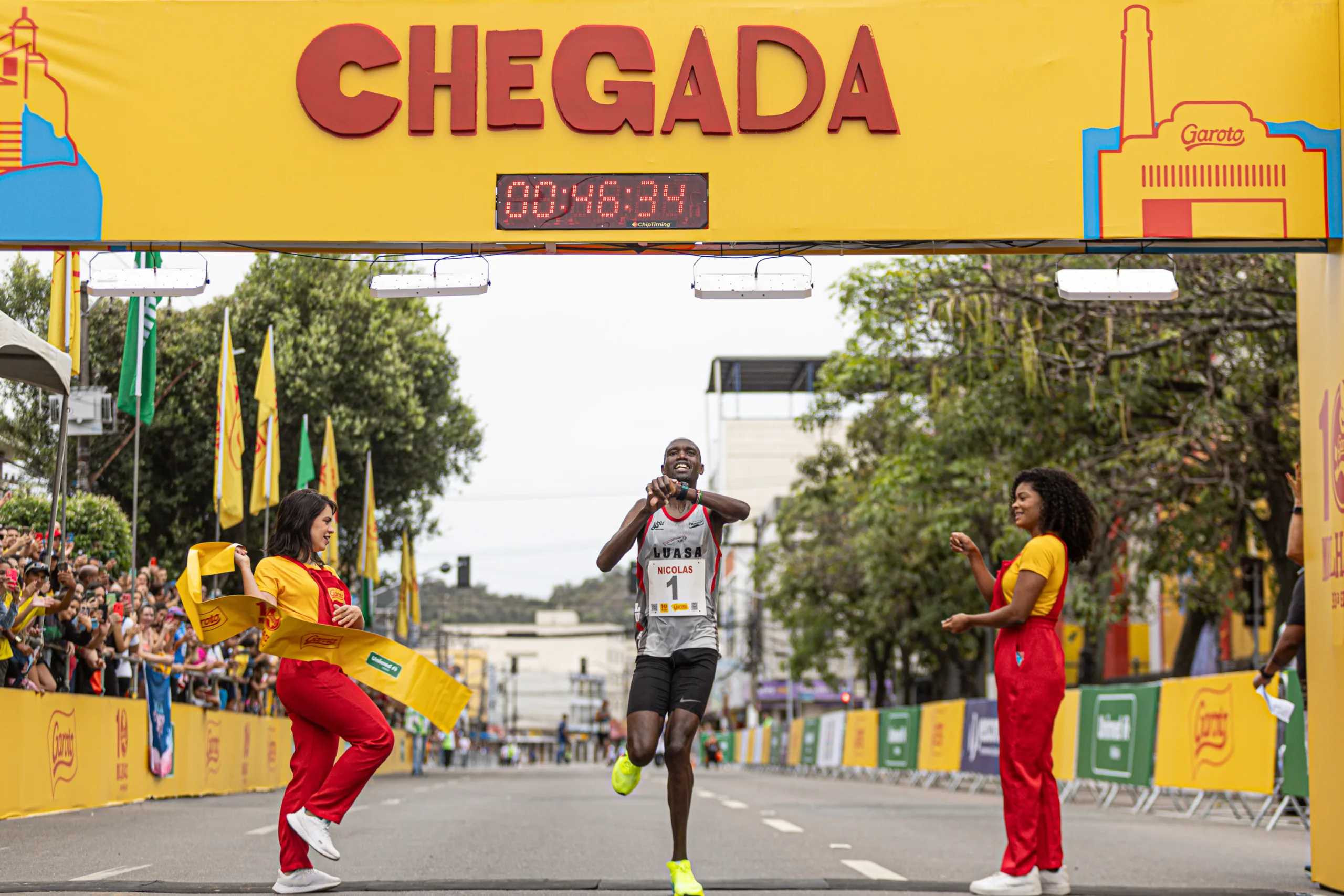 Queniano vence as Dez Milhas Garoto com segundo tempo mais rápido da história