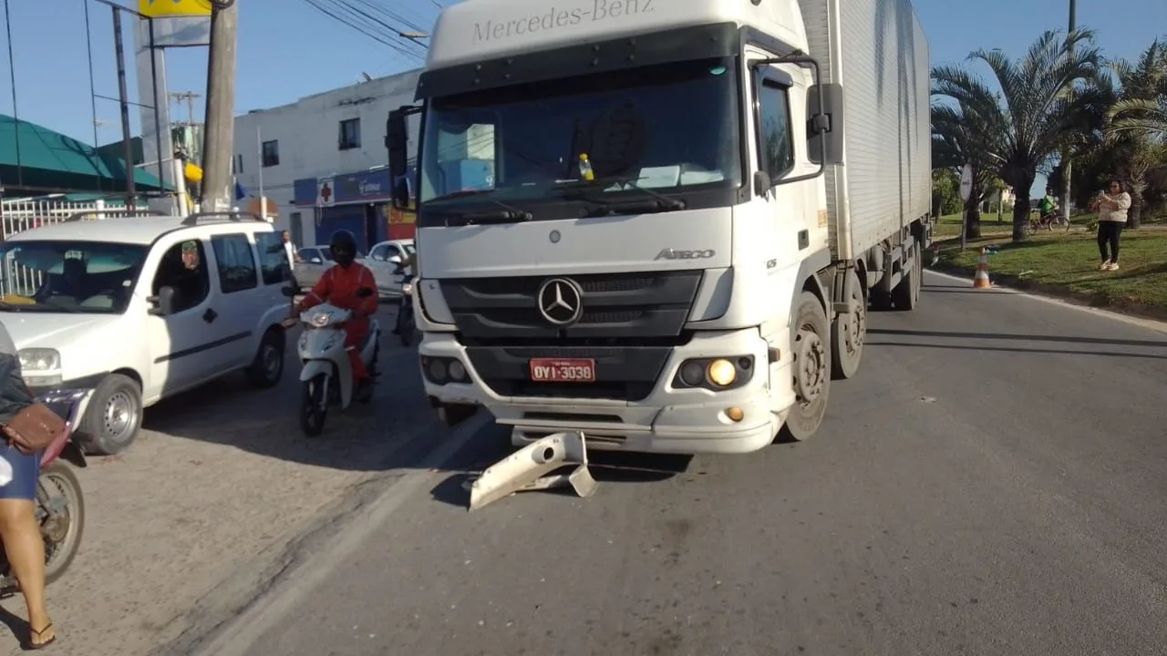 Pedestre morre atropelado por caminhonete em ponto de ônibus no ES