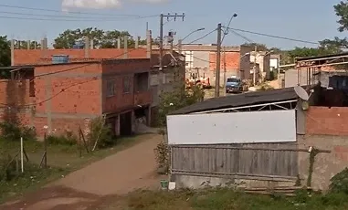 Homem é atingido por quatro tiros dentro de casa em bairro de Vila Velha; suspeito é da própria família