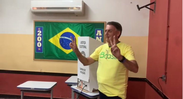 Sem provas, PL diz que Bolsonaro venceu e pede anulação de votos de urnas