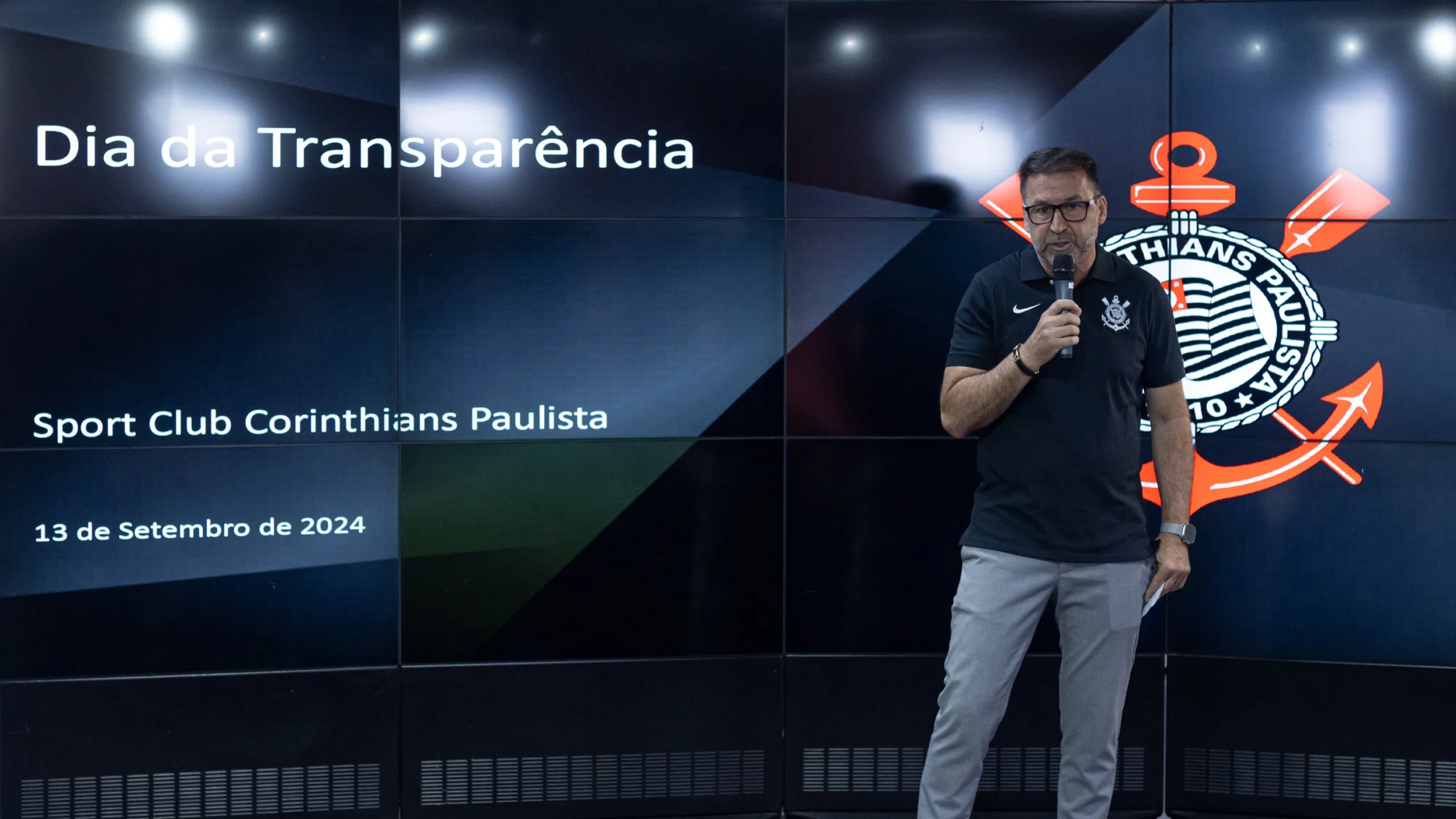 Corinthians tem R$ 2,3 bilhões em dívidas e revela plano para pagar estádio