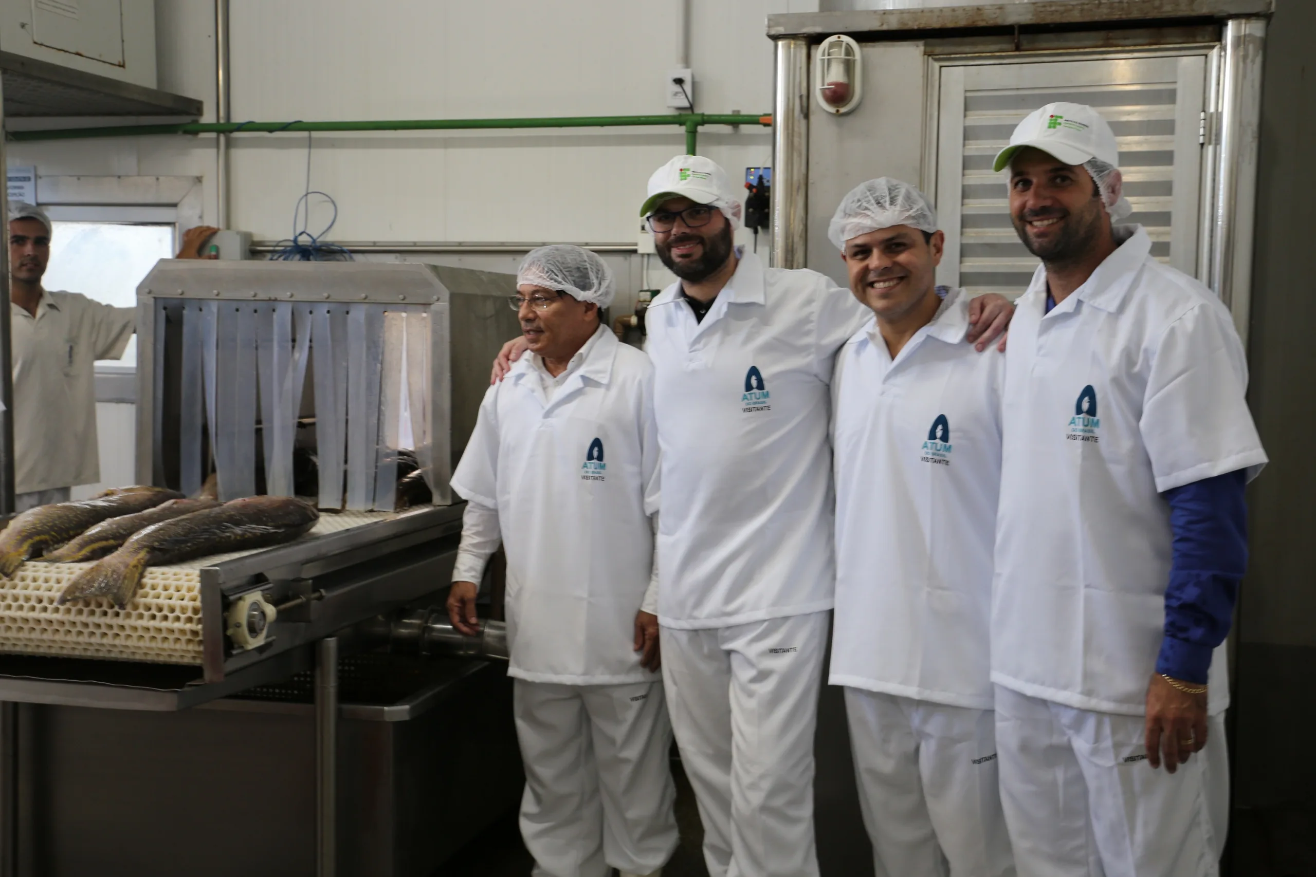 Secretário nacional de Aquicultura e Pesca visita Terminal de Itapemirim