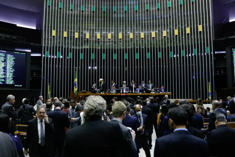 Deputados capixabas explicam por que foram a favor da PEC Kamikaze aprovada nesta quarta-feira