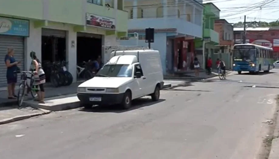 Jovem é baleado na perna durante feira urbana em Jardim Carapina