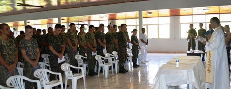 Exército seleciona padres e pastores para capelania