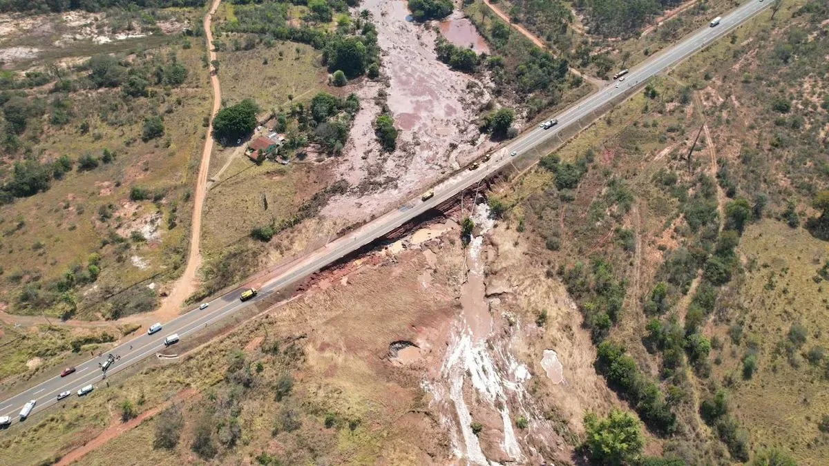 Barragem de condomínio se rompe e afeta rodovia em Mato Grosso do Sul