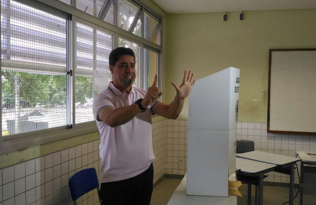 "O otimismo está estampado no rosto dos cariaciquenses", diz Marcelo Santos após voto