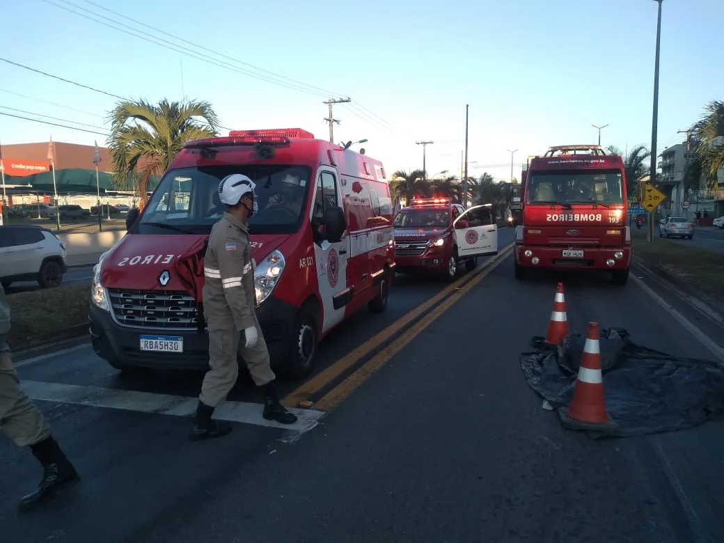 VÍDEO | Ciclista morre após ser atropelado por carreta na BR 101, em Linhares