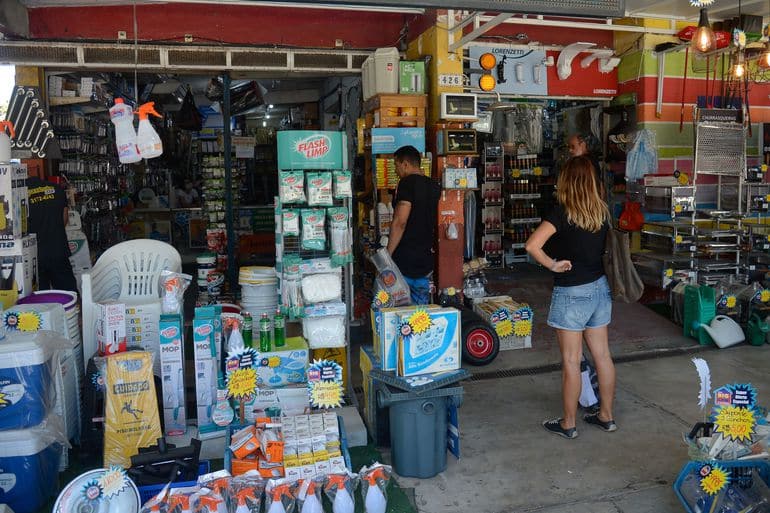 Rio de Janeiro - Lojas de material de construção reabrem, autorizadas pela Prefeitura a funcionar durante o período de isolamento social causado pela pandemia do novo coronavírus (covid-19). (Fernando Frazão/Agência Brasil)