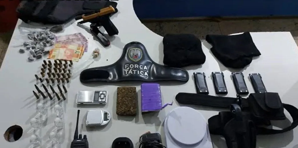 Polícia apreende granada dentro de residência em morro de Vitória