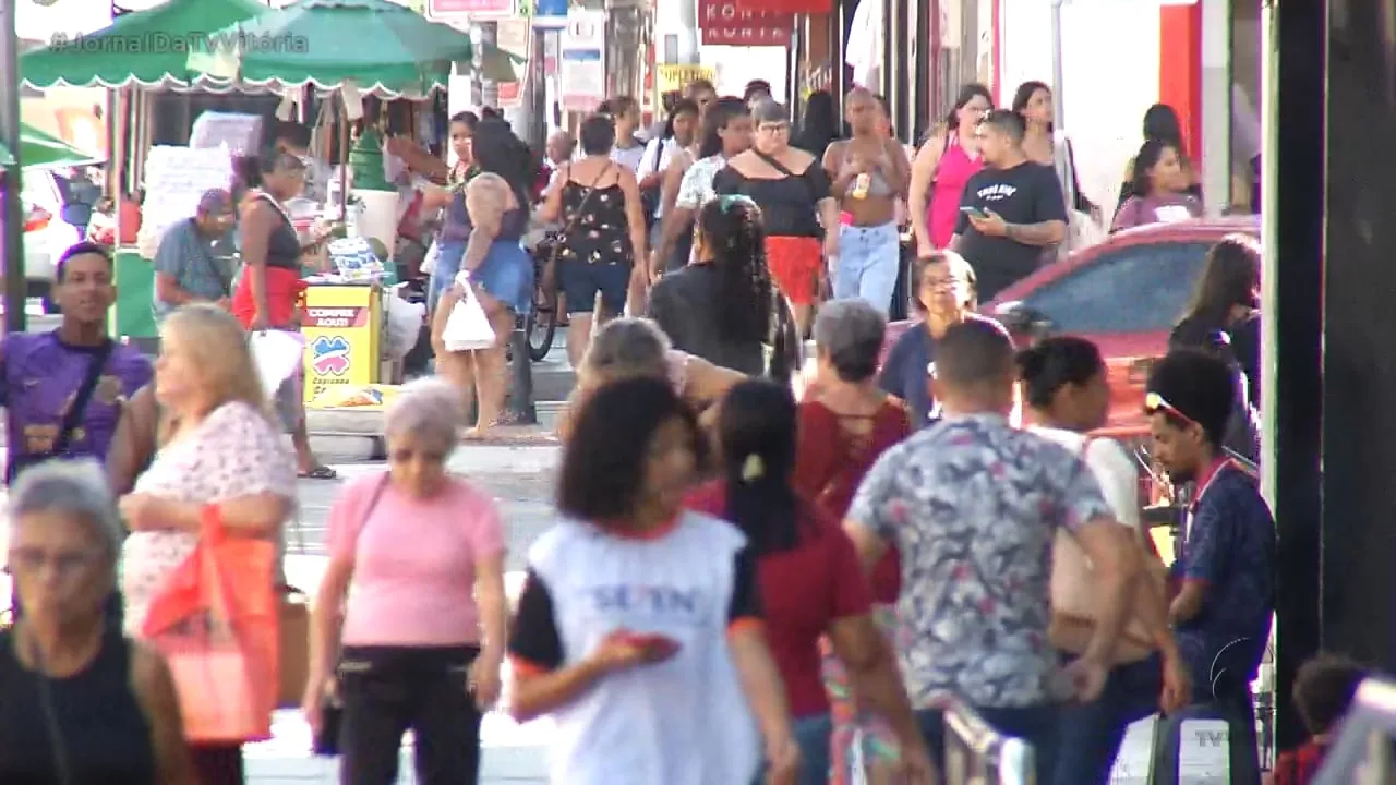 Maioria das pessoas prefere fazer o controle de gastos anotando no caderninho