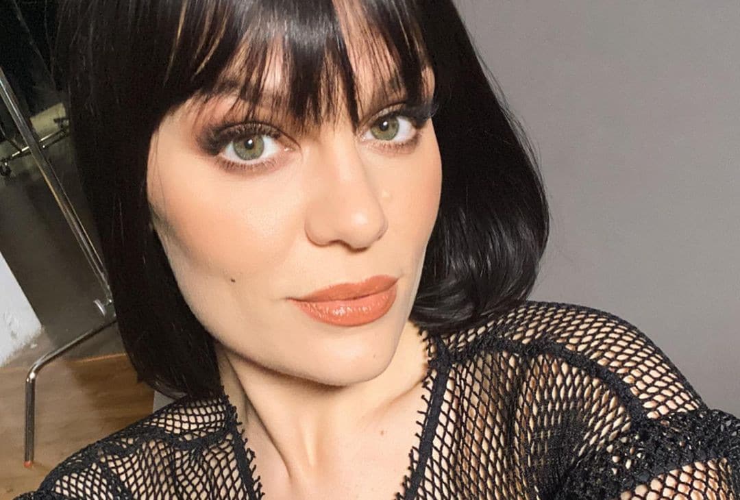 Cantora Jessie J acorda sem audição e descobre síndrome rara