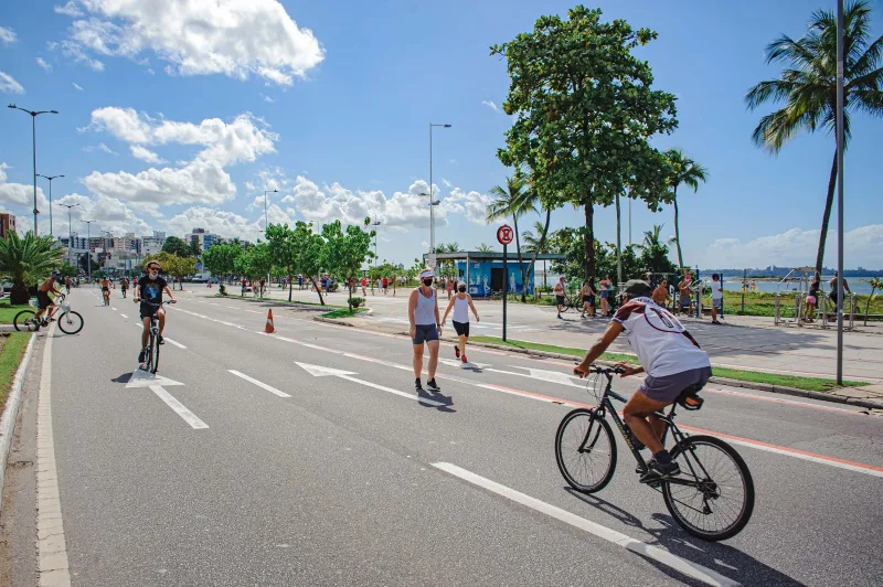 Rua de Lazer na Praia de Camburi e Ciclofaixa de Domingo