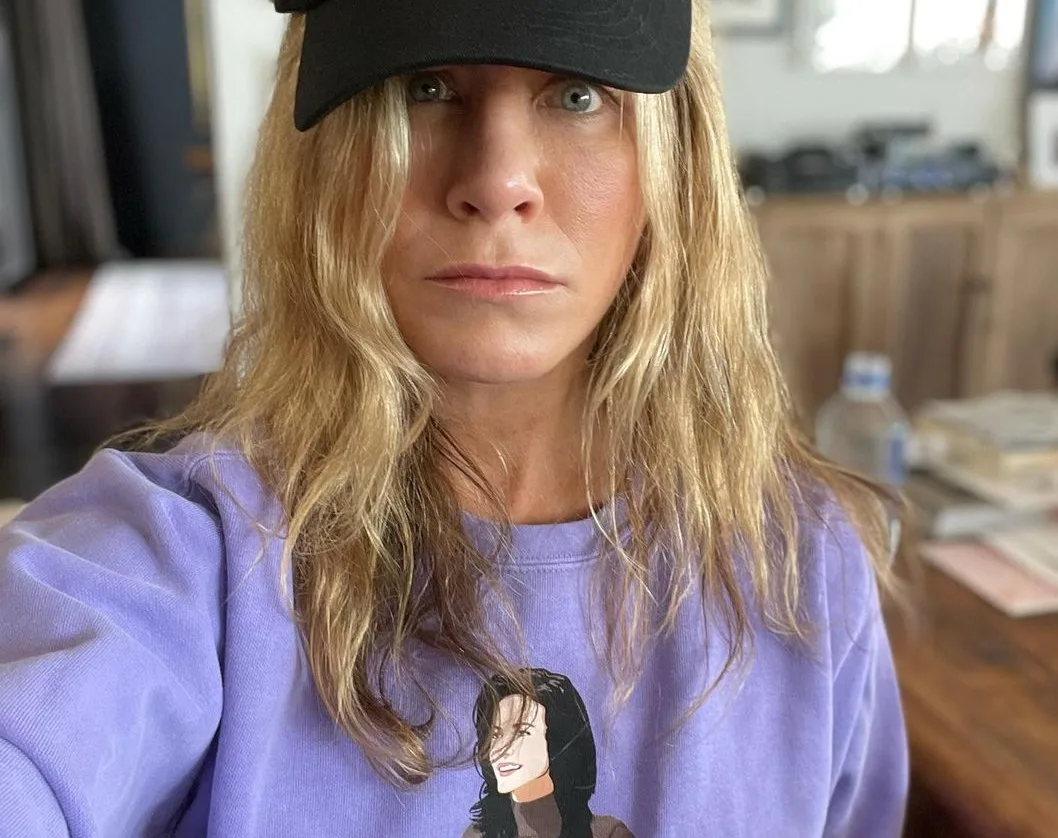 Jennifer Aniston afirma que cortou relações com pessoas que se recusaram a tomar vacina contra a covid-19