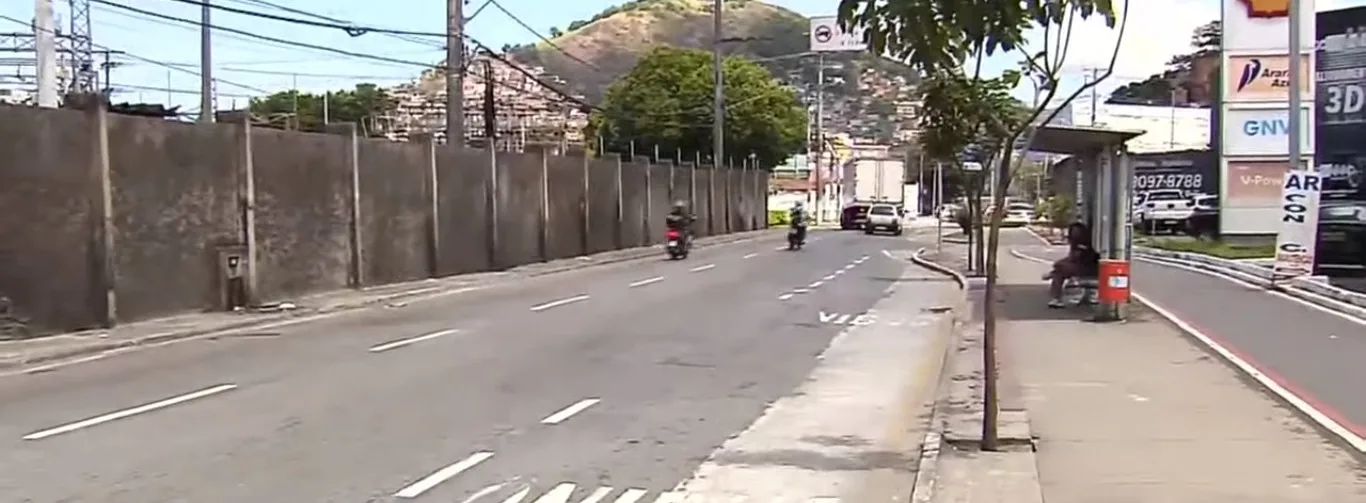 Jovem coberto de sangue entra em ônibus após apanhar em Vitória