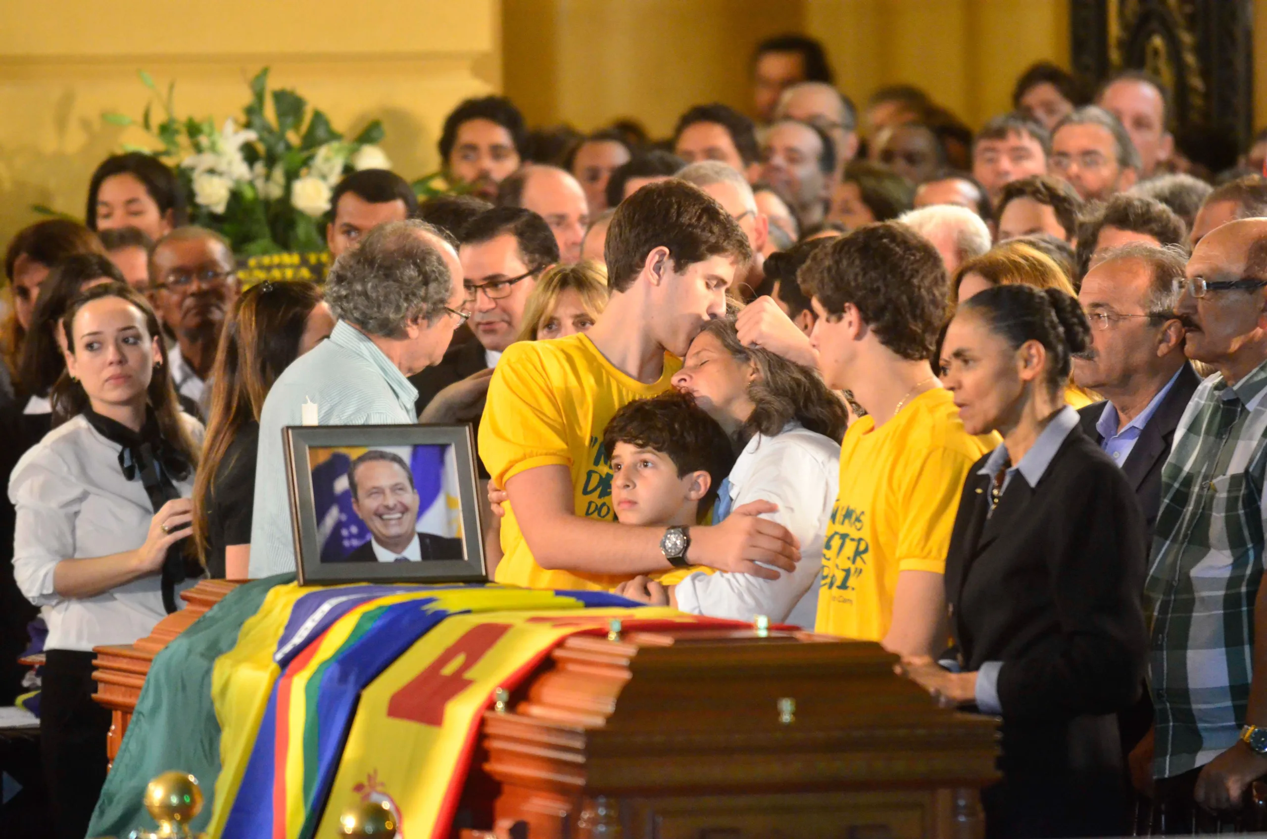 Missa de 7º Dia de Eduardo Campos é celebrada na Catedral de Vitória