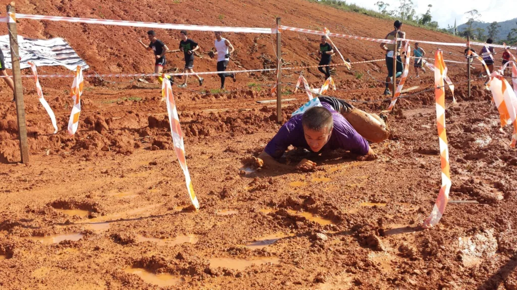 “Pede pra sair!”: meia maratona com obstáculos inspirados em exercícios militares chega ao Brasil