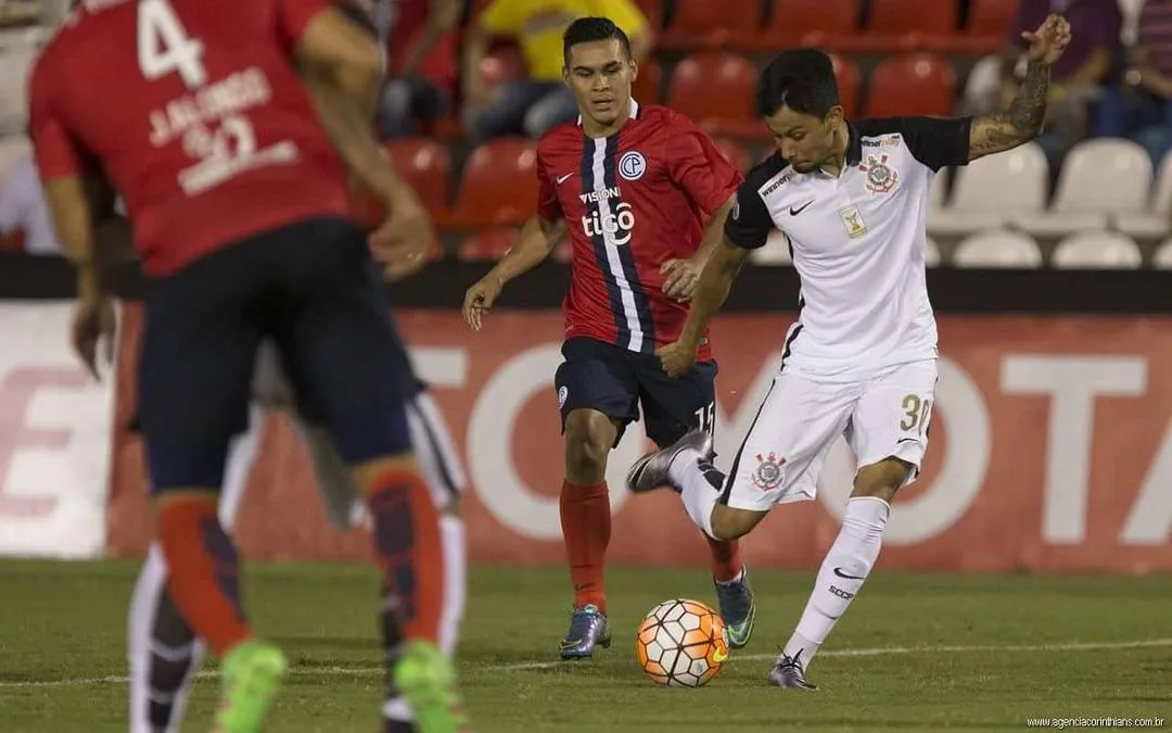 Nervoso, Corinthians faz 2º tempo péssimo e perde de virada do Cerro Porteño