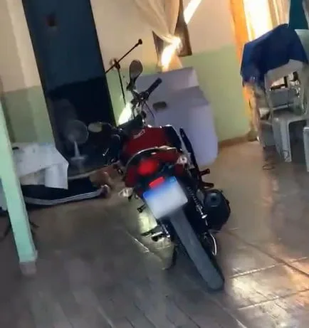 Moto roubada é encontrada dentro de igreja na Serra; dois adolescentes foram apreendidos