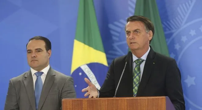 Auditores entram com ação contra nomeação antecipada de amigo de Bolsonaro ao TCU