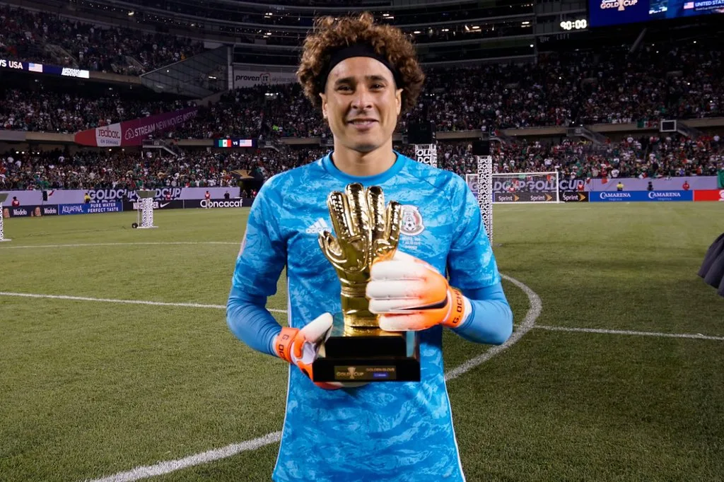 Ochoa pega pênalti de Lewandowski, e México e Polônia não saem do zero