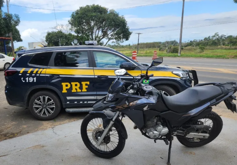 Com moto roubada, suspeito fura blitz e pega carona com amigo em Linhares