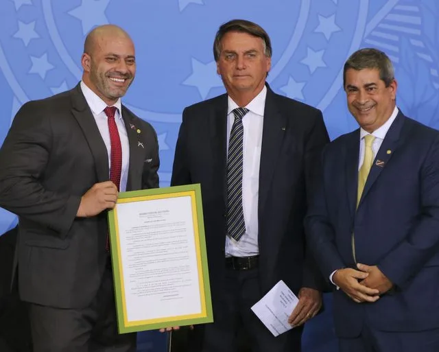 Deputado Daniel Silveira, o presidente da República,Jair Bolsonaro, e o deputado Coronel Tadeu, participam do encontro com deputados, no Palácio do Planalto, em Brasília