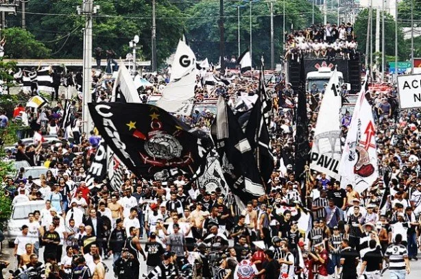 Corinthians será denunciado no STJD por canto homofóbico e corre risco até de perder pontos