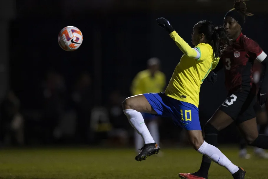 Seleção feminina perde a primeira sob o comando de Arthur Elias