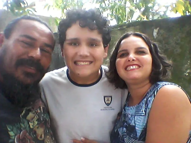 Menino autista de escola pública é aprovado no Ifes e ganha festa de professores