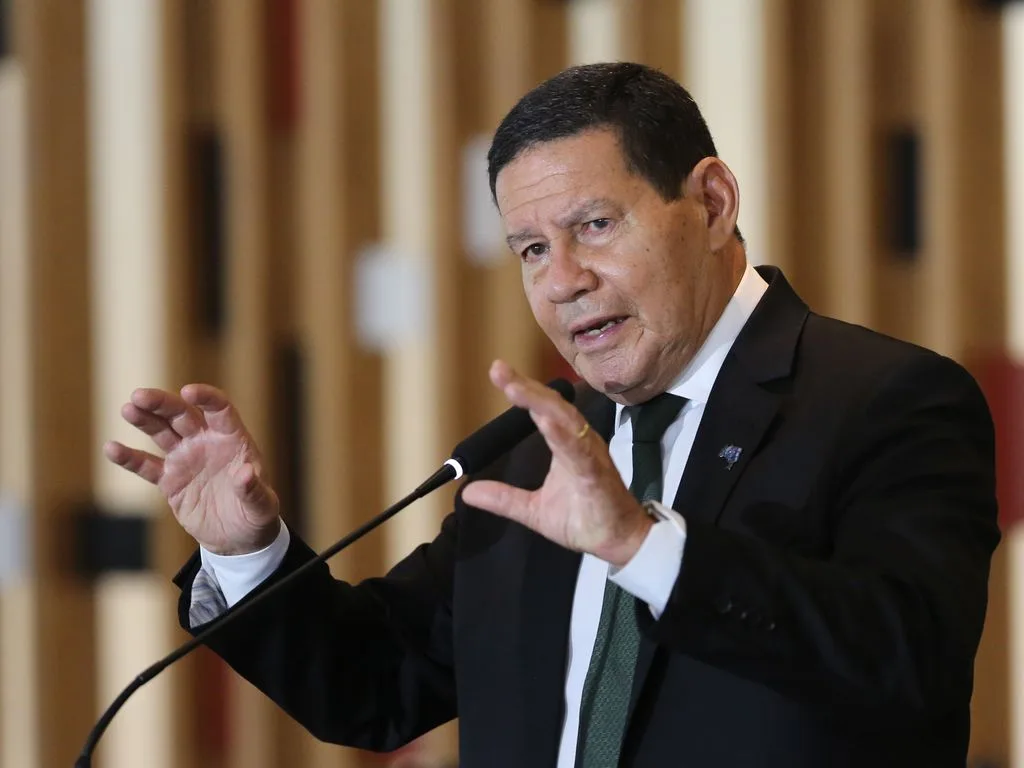 O vice-presidente da República e presidente do Conselho Nacional da Amazônia Legal, Hamilton Mourão, fala à imprensa, após a terceira reunião do colegiado, no Palácio Itamaraty em Brasília