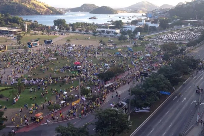 Movimento vem pra Rua se reúne para articular novos protestos contra Dilma no ES