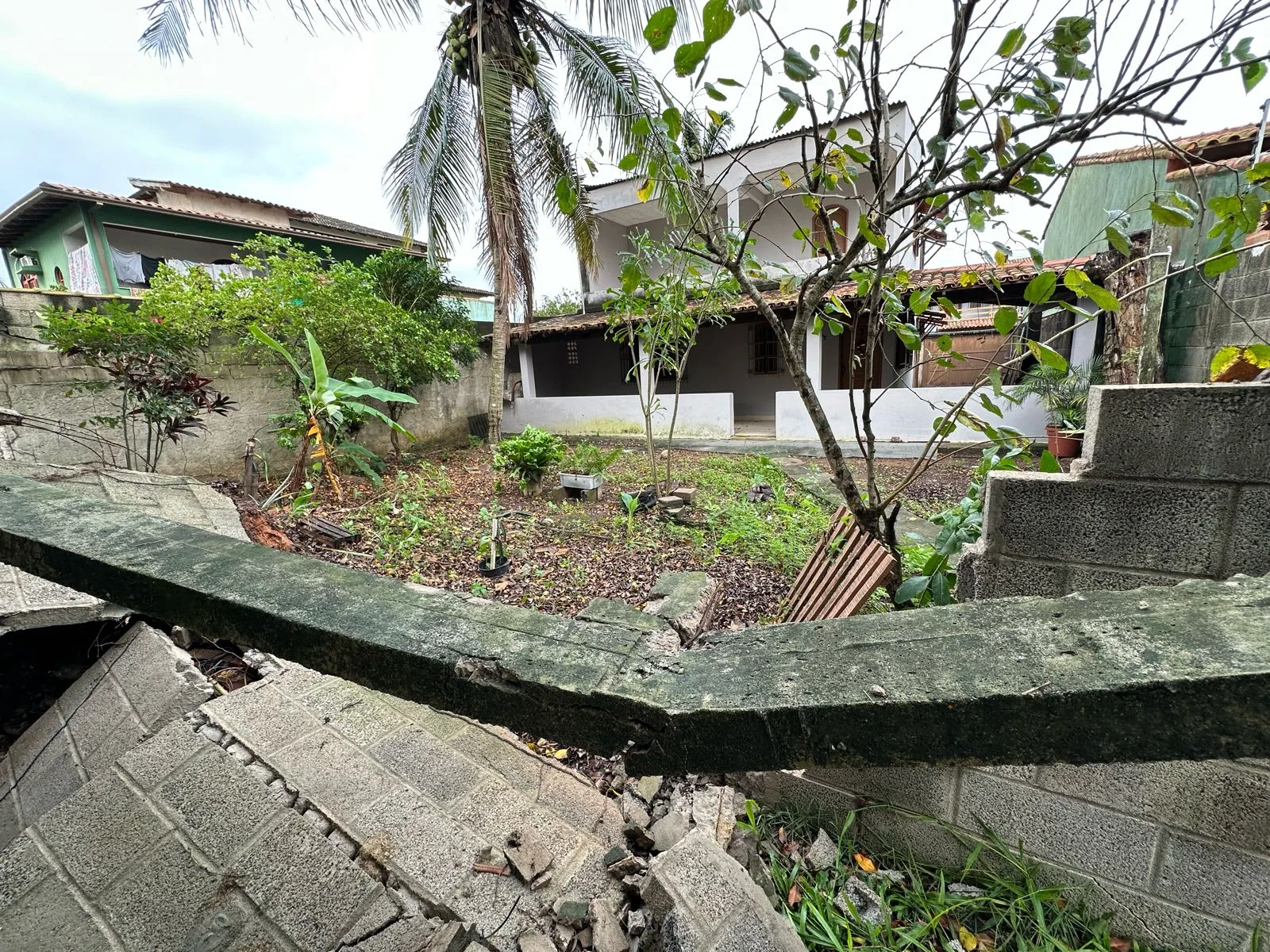 Após três dias, moradores ainda sofrem com estragos causados por temporal no ES