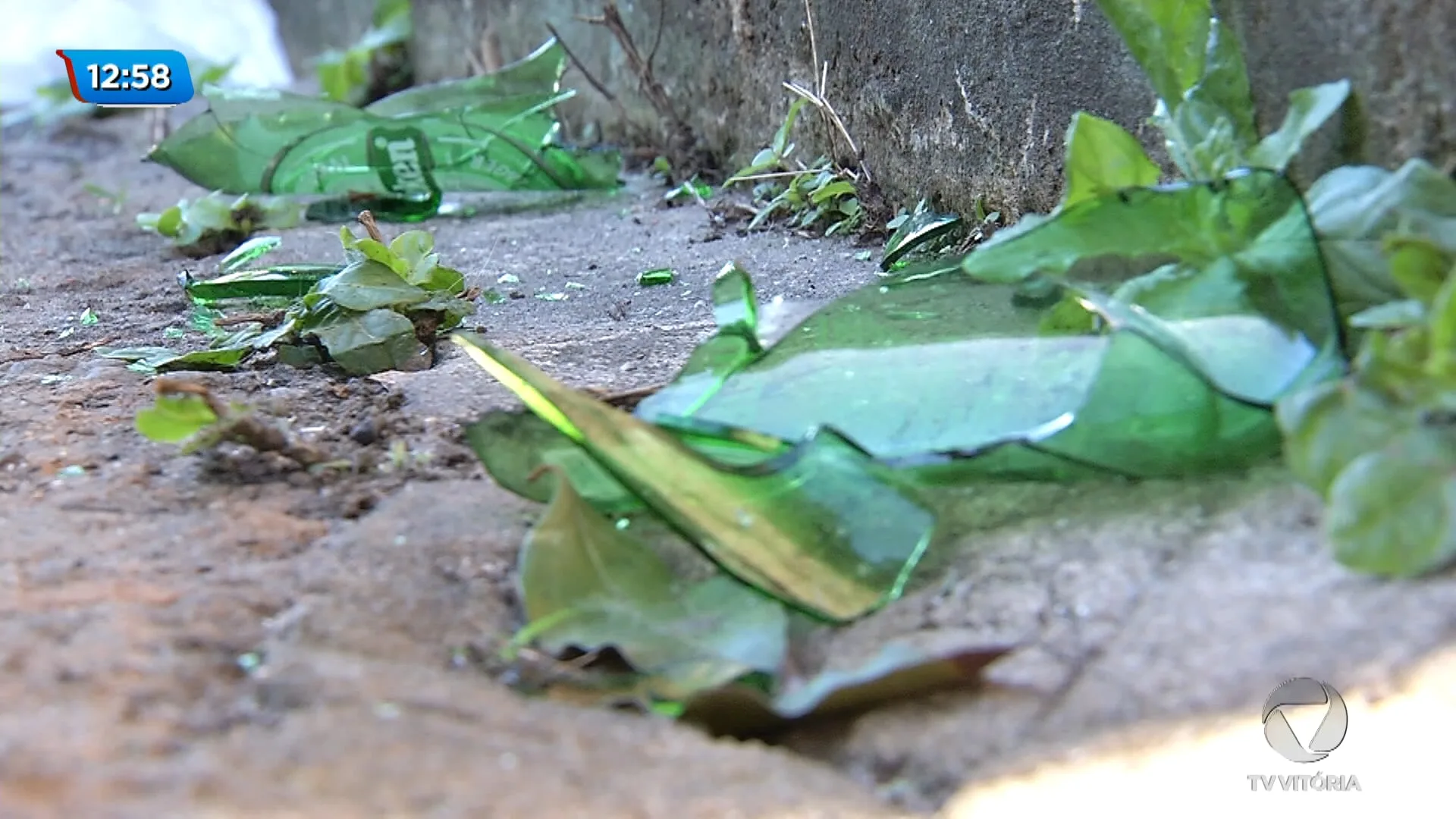 Adolescente é atacado e ferido com cacos de vidros