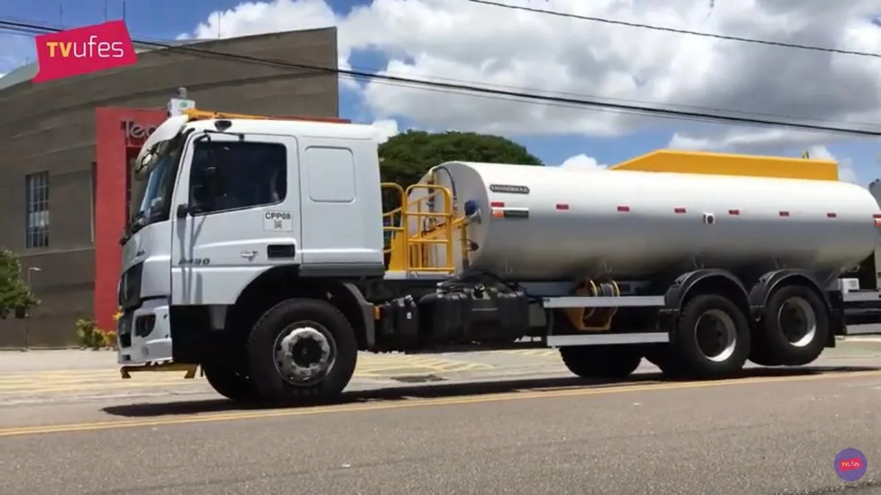 Caminhão que anda sozinho é testado na Ufes