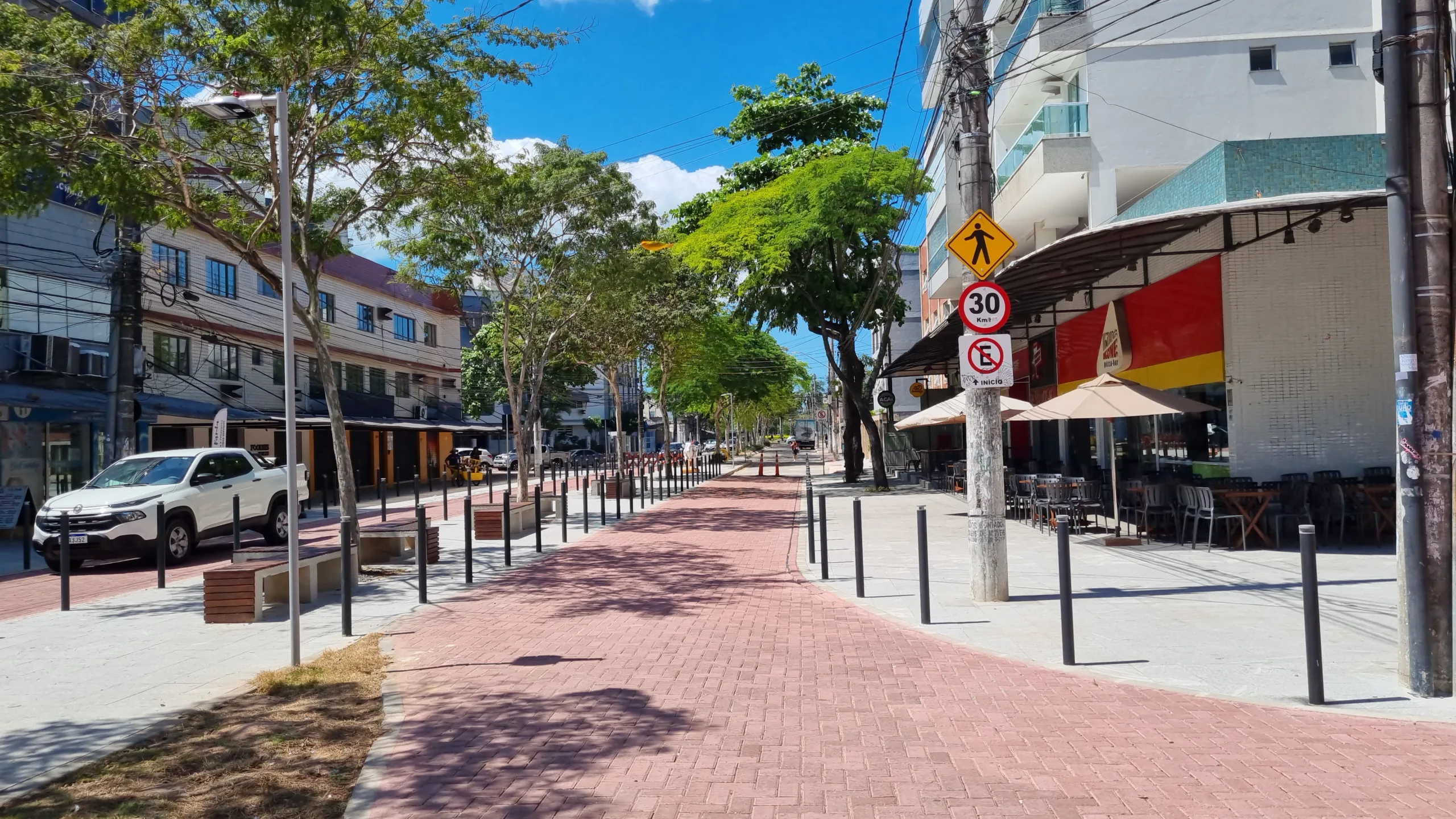 Jovem é agredido por 10 pessoas na Rua da Lama em Vitória